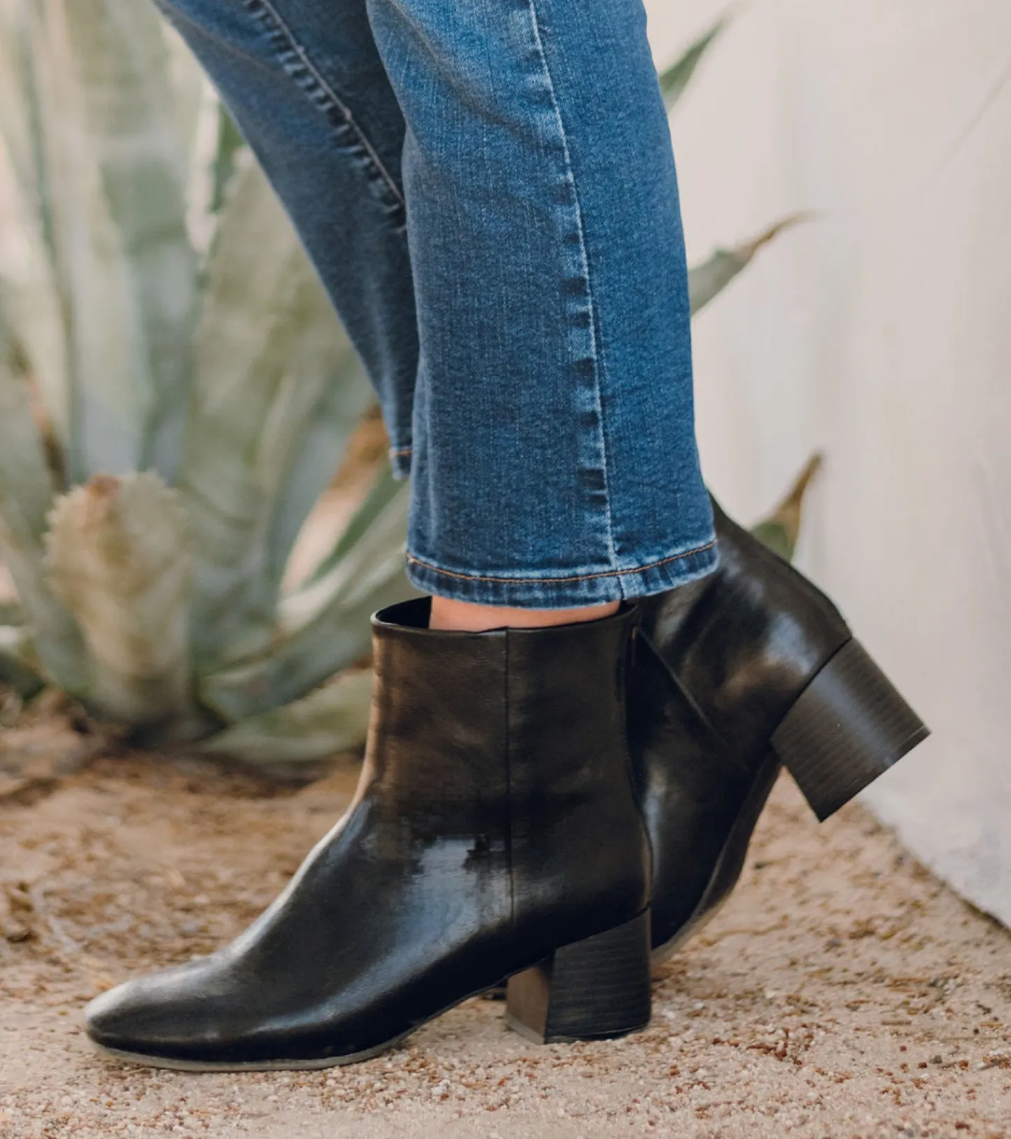 Baretraps Booties^Bessie Block Heel Bootie Black