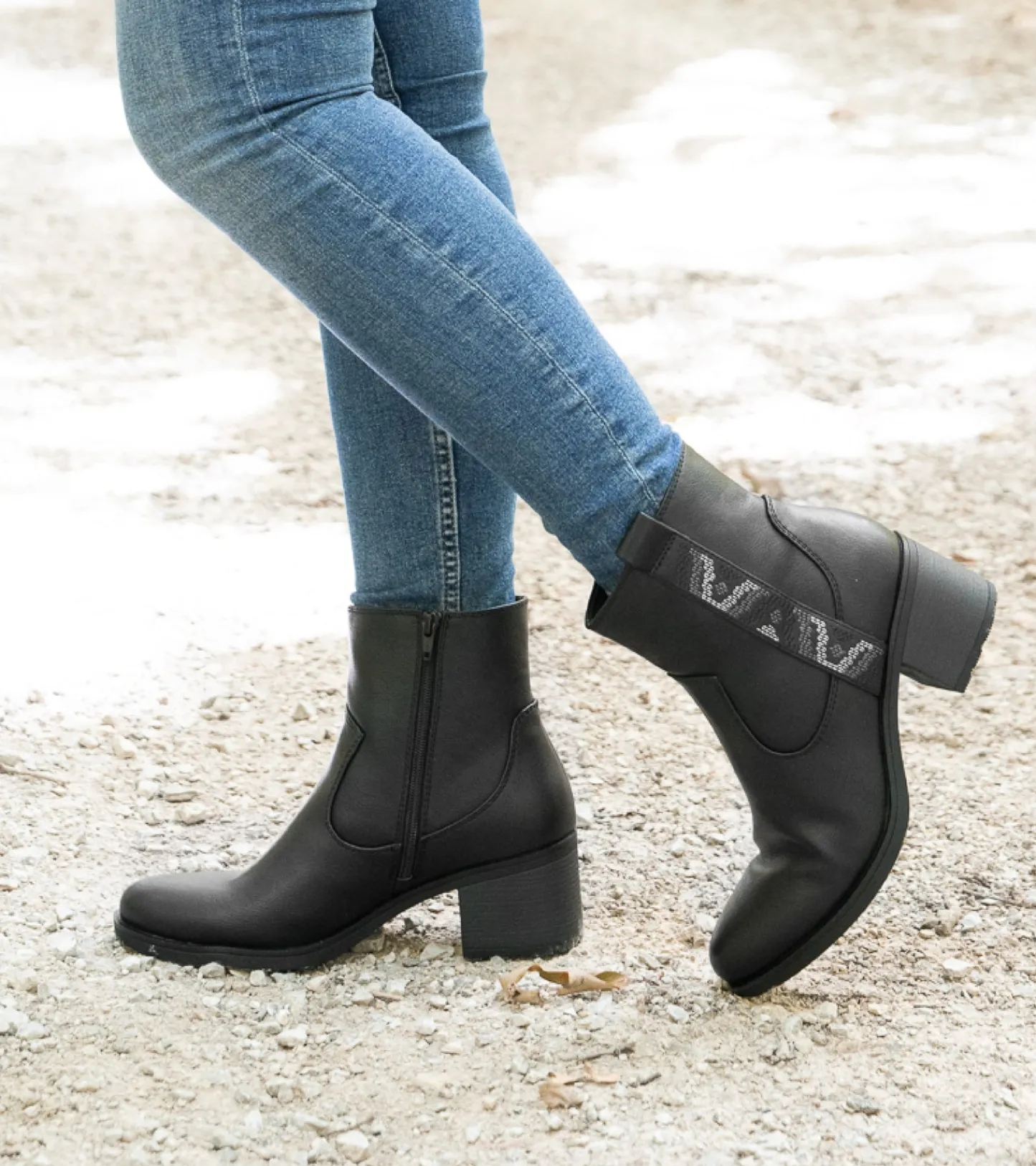 Baretraps Booties^Covina Block Heel Bootie Black