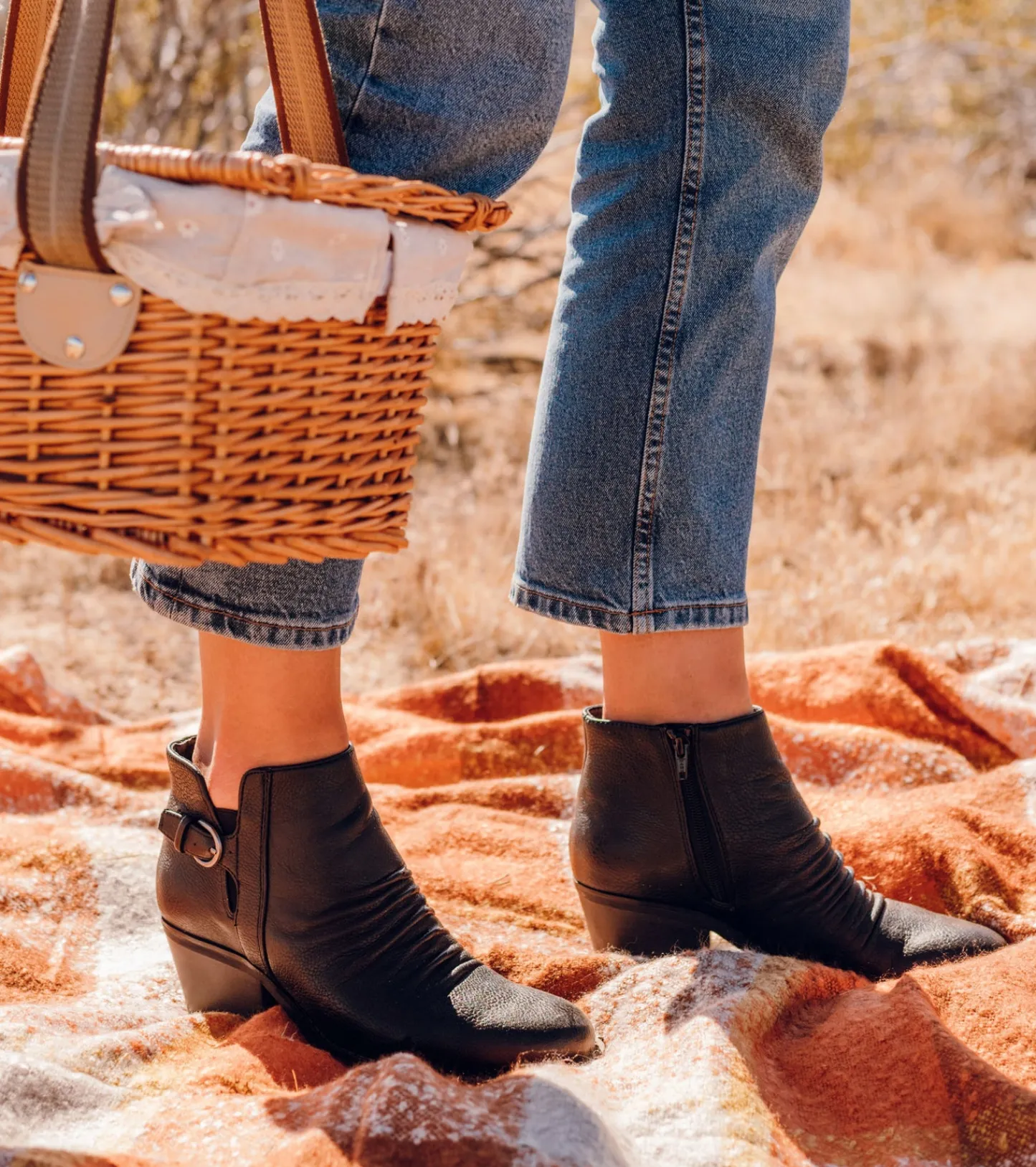 Baretraps Booties^Linnea Block Heel Bootie Black